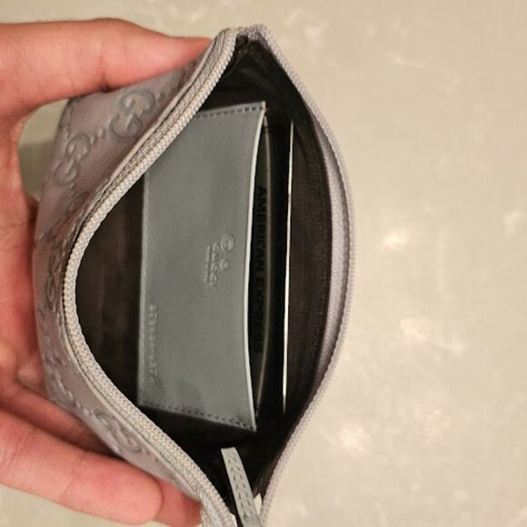 GUCCI Logo Zip Wallet Pouch. UNISEX. Embossed Logo. - Picture 5 of 7